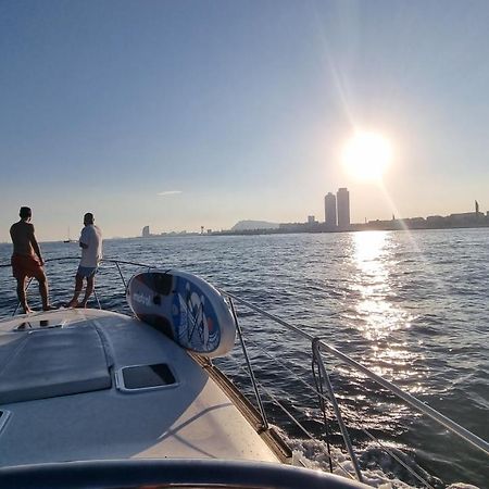 Cozy Yacht Lodge In Barcelona With Boat Tour Option 圣阿德里安-德贝索斯 外观 照片