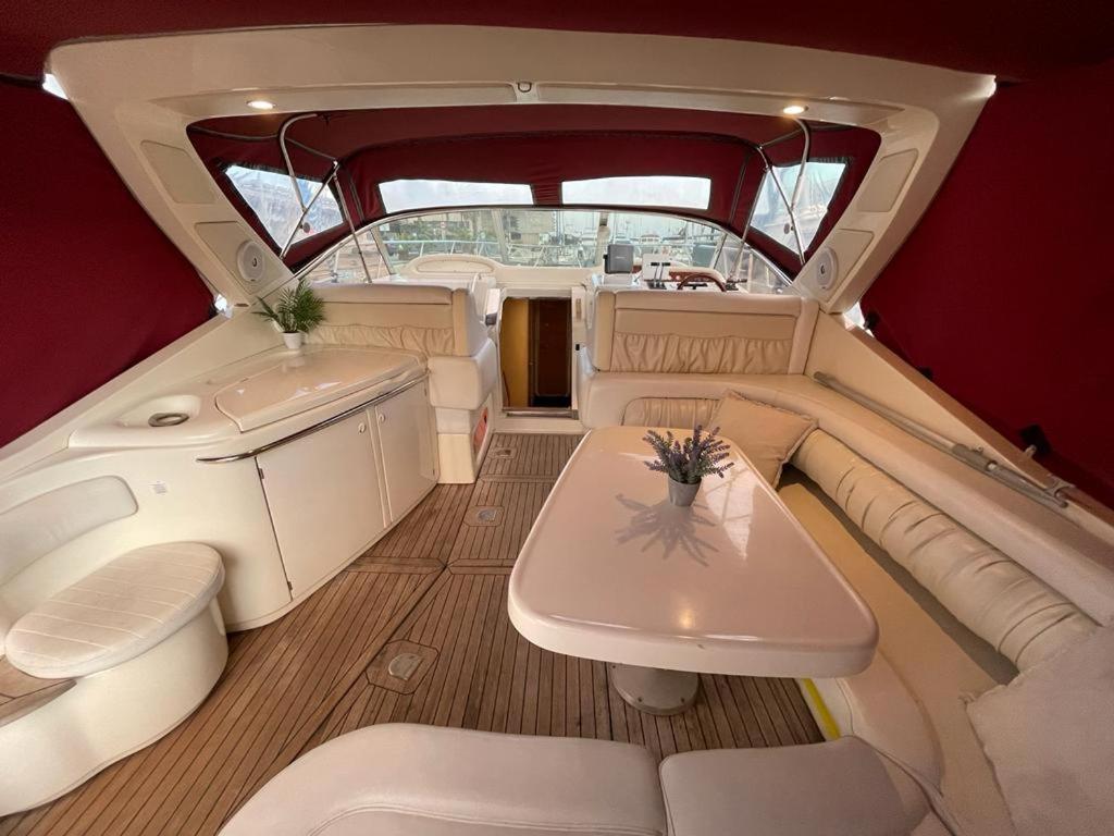 Cozy Yacht Lodge In Barcelona With Boat Tour Option 圣阿德里安-德贝索斯 外观 照片