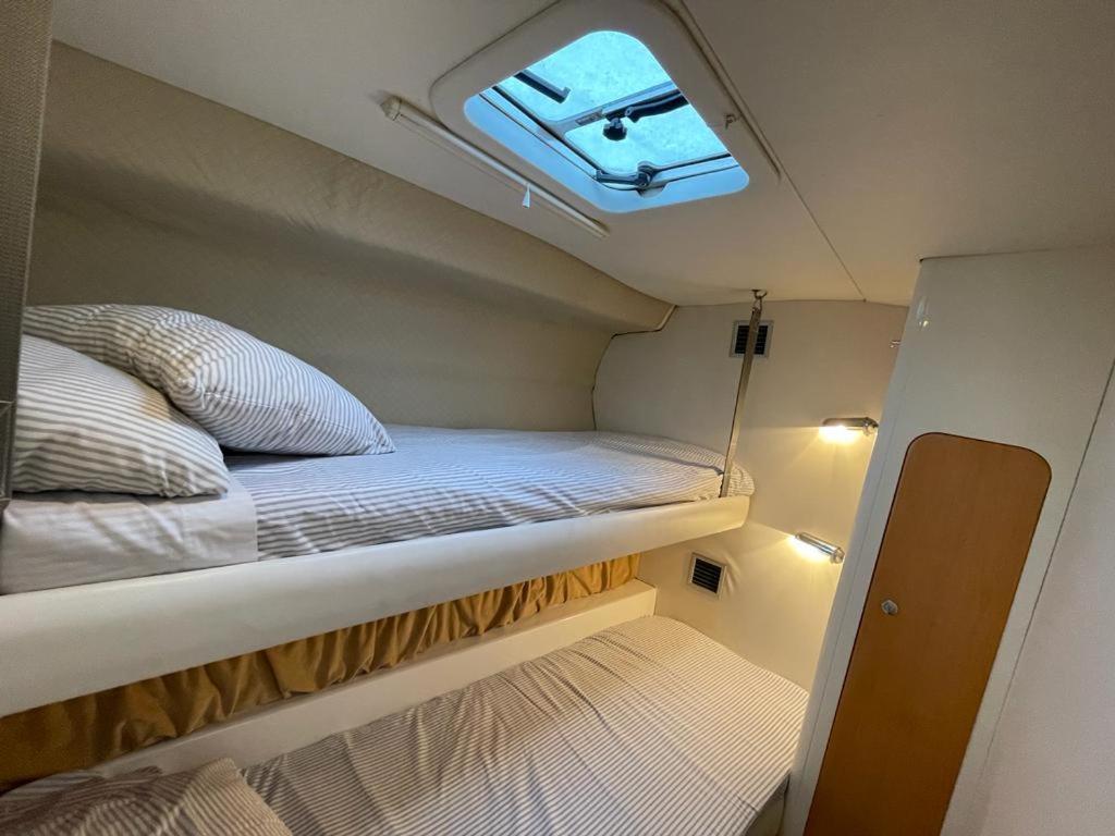 Cozy Yacht Lodge In Barcelona With Boat Tour Option 圣阿德里安-德贝索斯 外观 照片